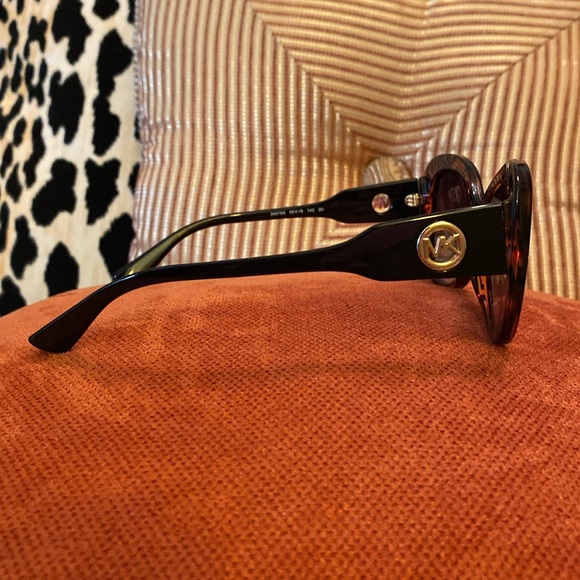 Michael Kors black lens/tortoise frame sunglasses. - Picture 5 of 7